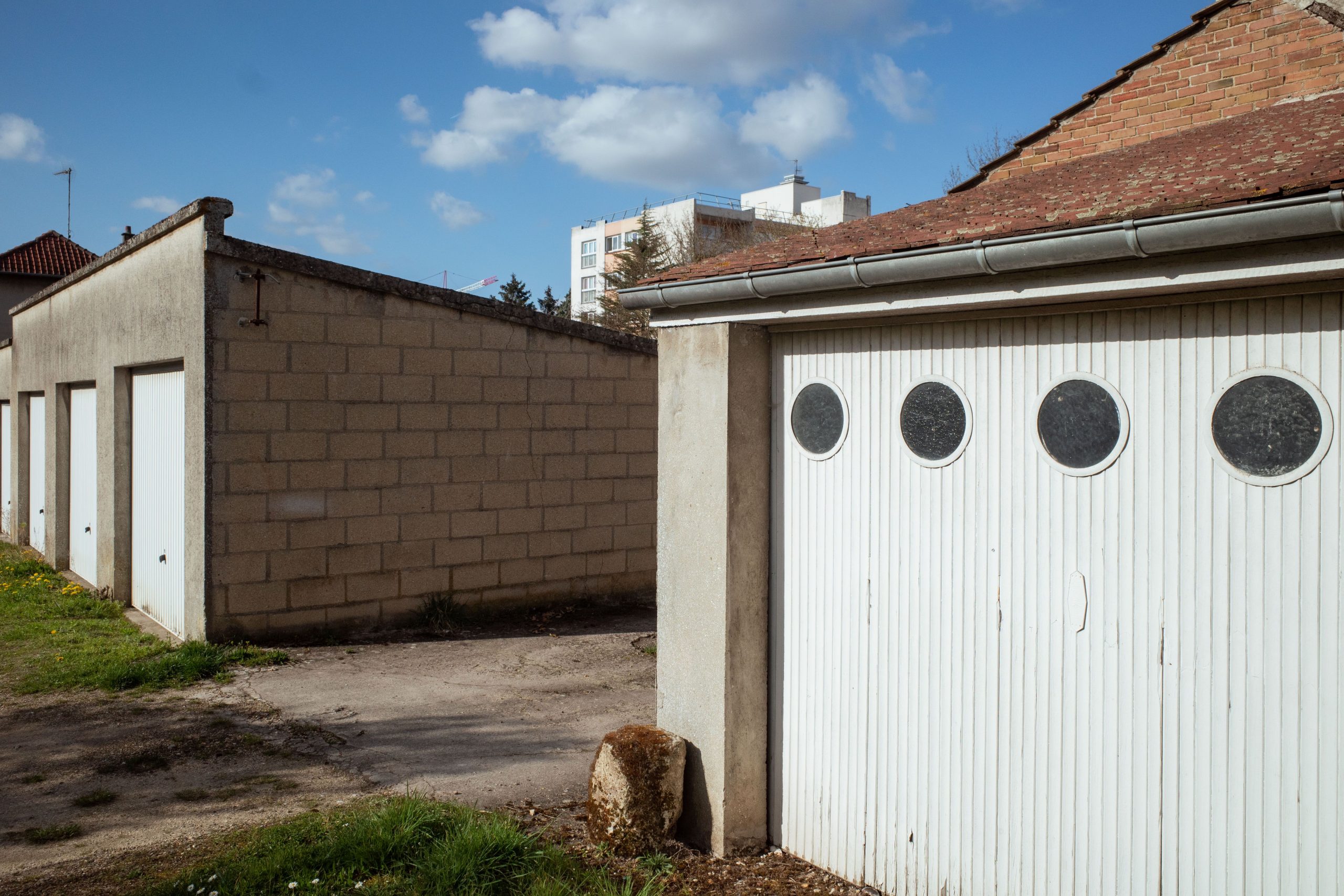 Garages toit plat fenêtres rondes Compiègne.