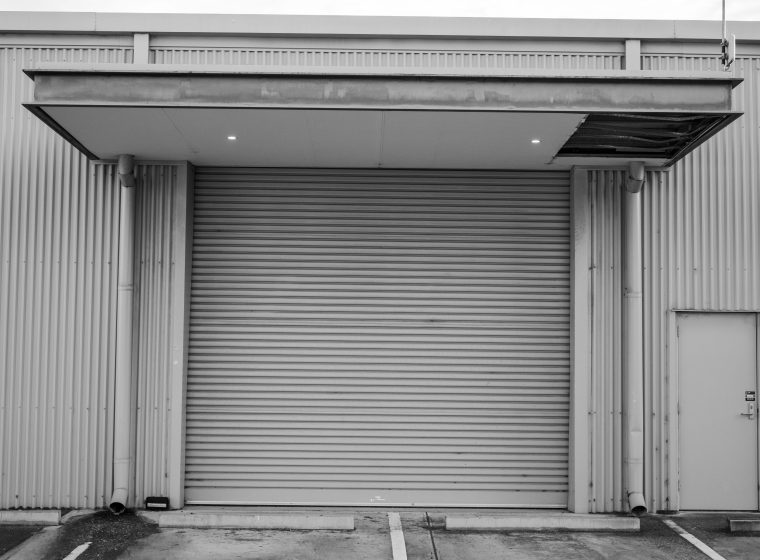 Garage métal toit plat : quel modèle choisir ?